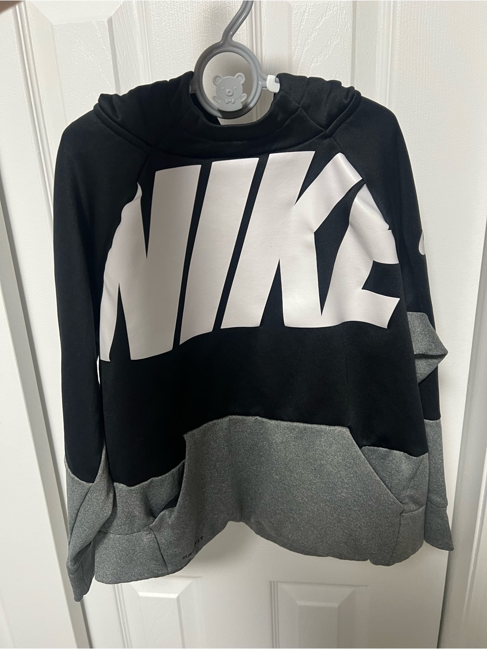 Nike Boys Therma Colorblock Logo Pullover Hoodie Black Grey Youth M - Picture 2 of 8